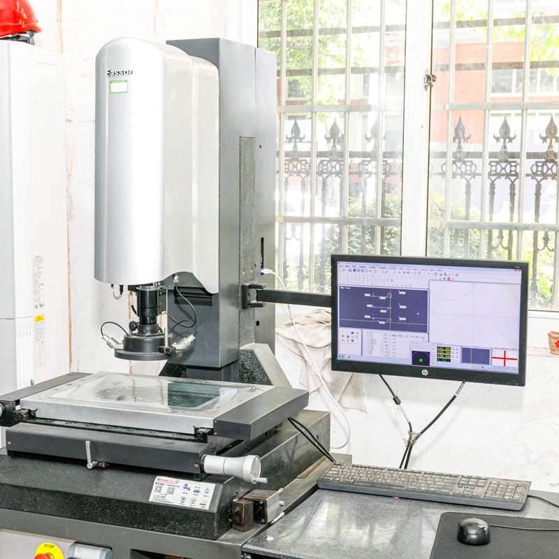 Optical-measuring-instrument-projector